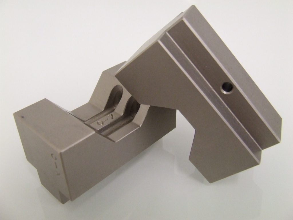 Insulation crimp die Insulation crimp die